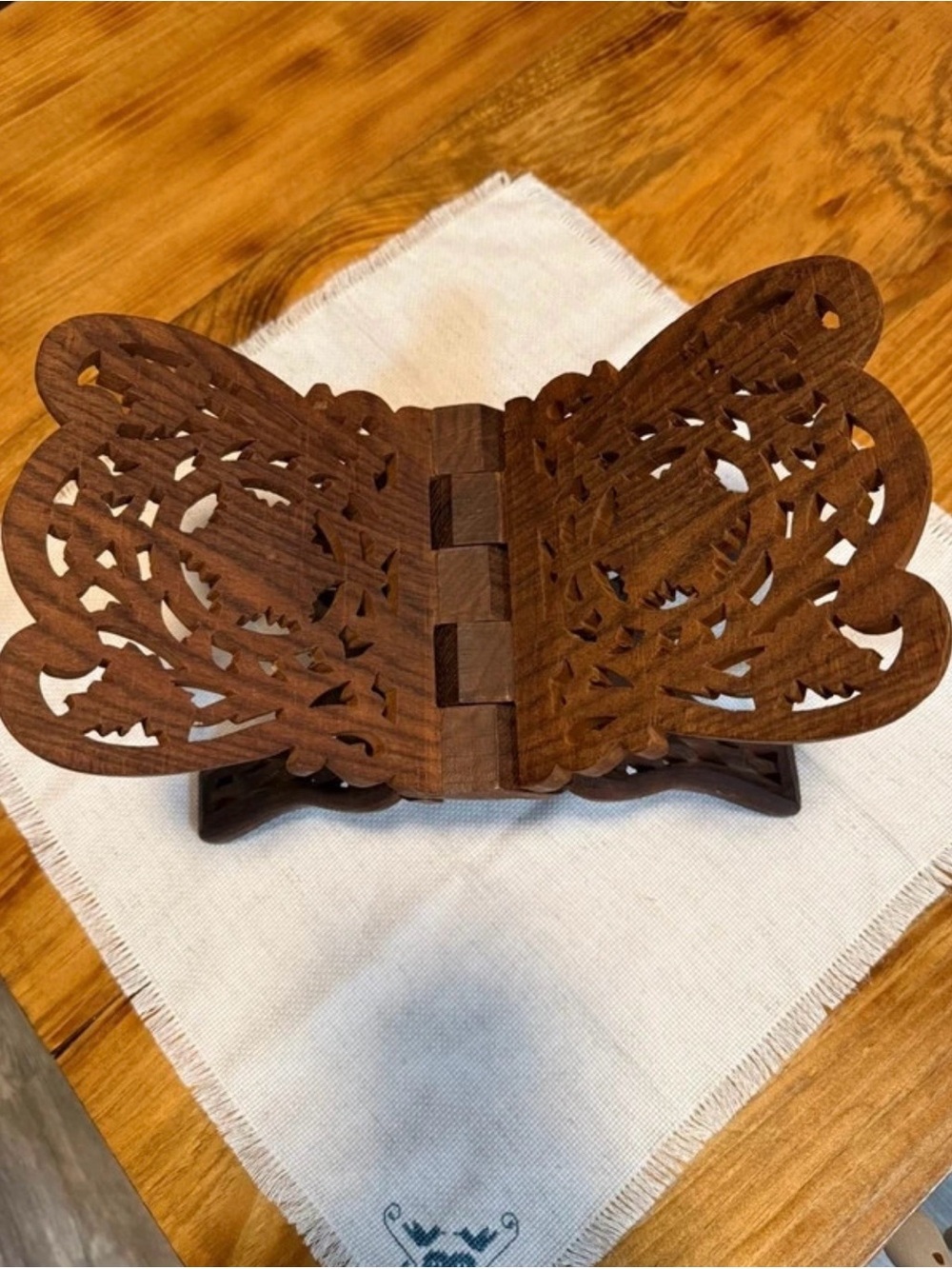 Vintage book stand / Bible holder